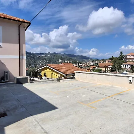 Ferienhaus Palazzo Mazza - Vista Mare, Parcheggio Gratuito E Giardino Imperia